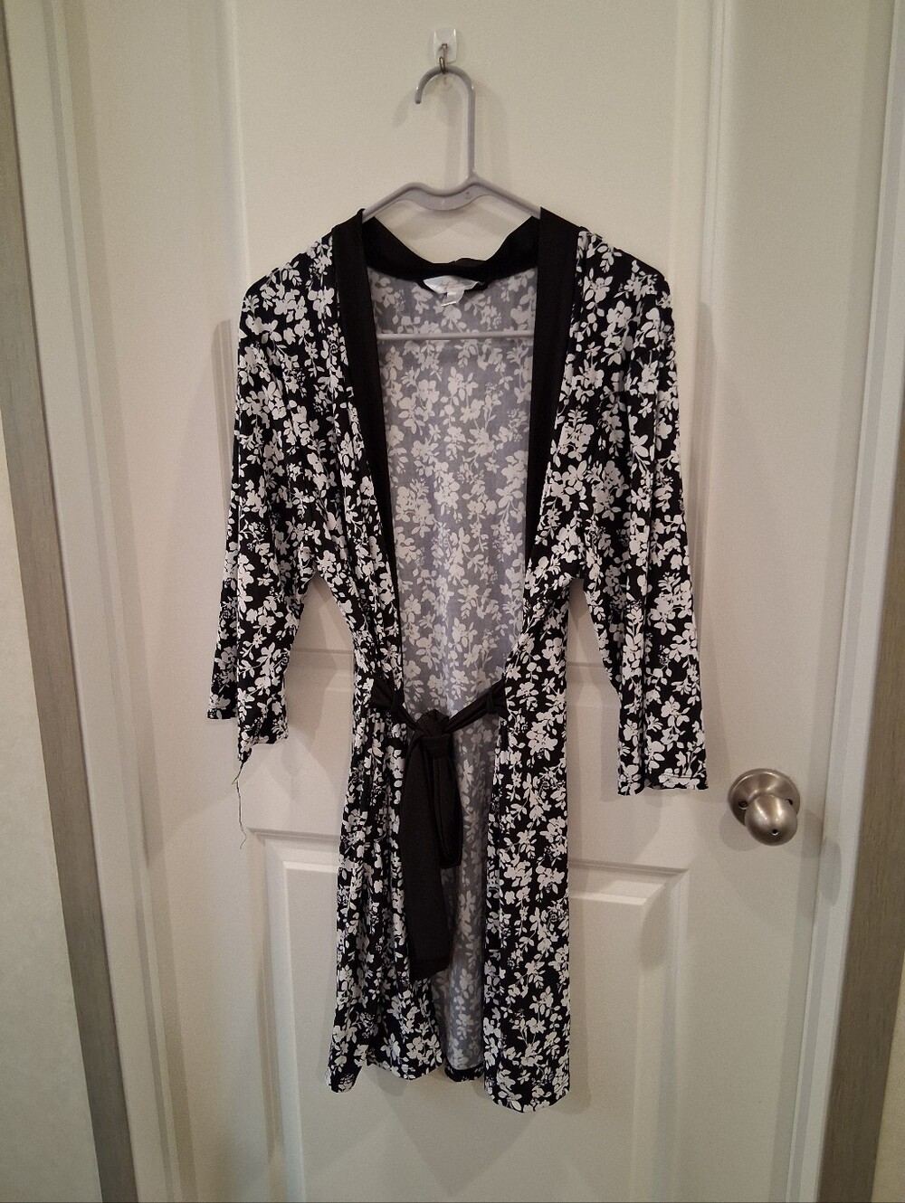 Marilyn Monroe Black and White Floral Robe with Belt Size Large